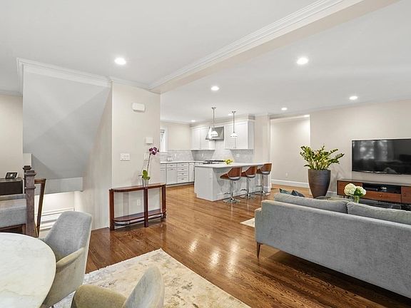 5th image of 90 Lawton St #1
