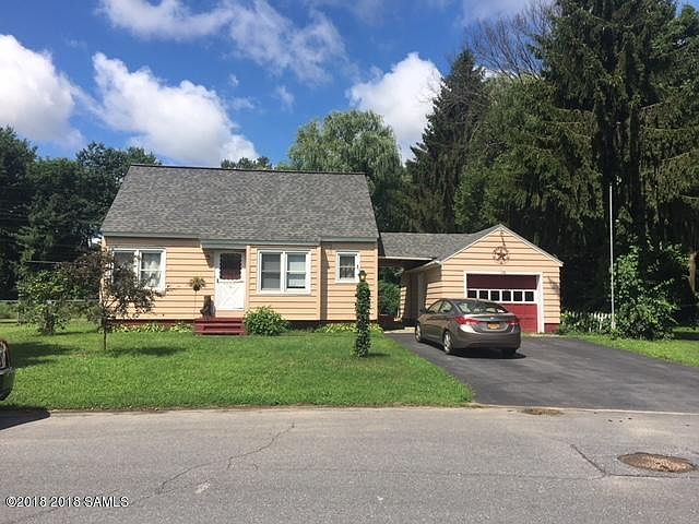 1st image of 10 Circle Dr