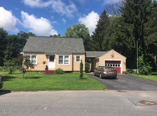 10 Circle Dr, South Glens Falls, NY 12803