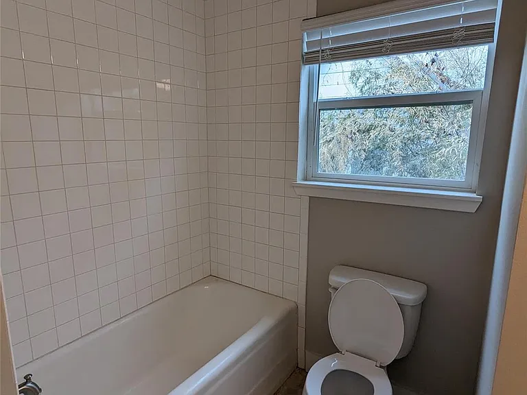4526 Avenue H — Photo 21