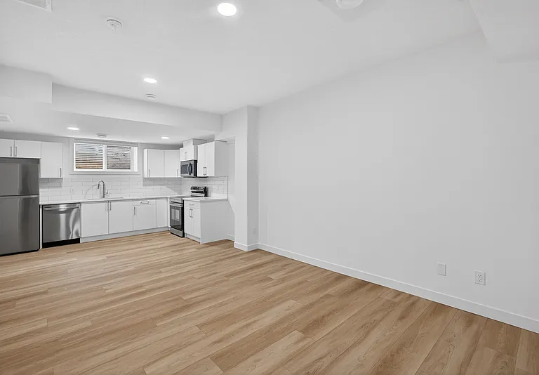 30 Renwyck Pl #BASEMENT — Photo 12