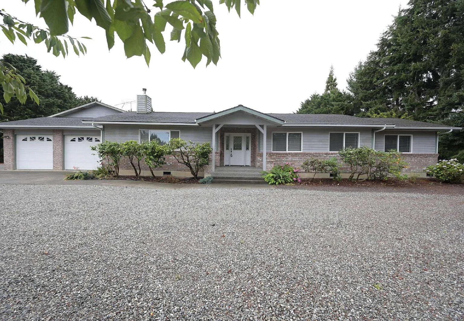 3 bed, 2.5 bath, 2124 sqft, $3,400 — Photo 2