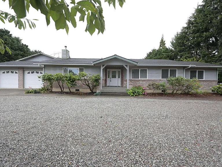 123 Beeson Rd — Photo 2