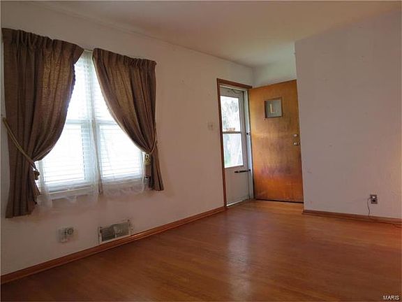 3rd image of 444 Scenic Dr