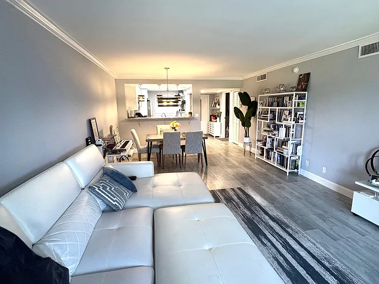 605 Oaks Dr #304 — Photo 7