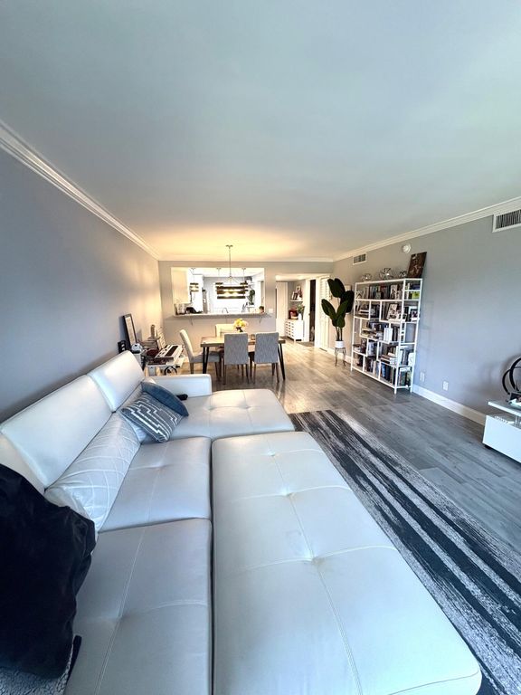 605 Oaks Drive #304, photo 7