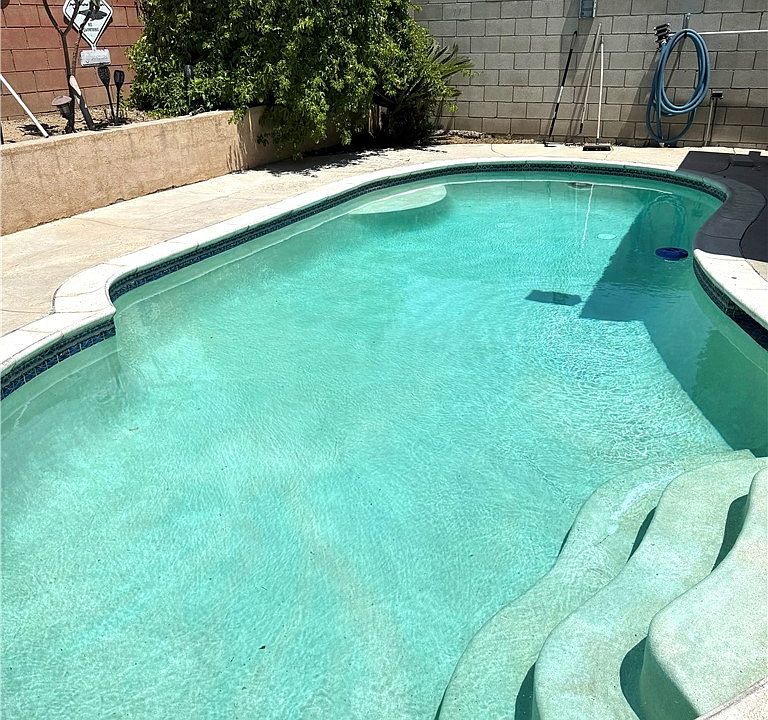 1st image of 15184 Macadamia Ct