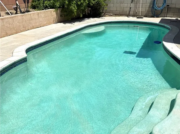 15184 Macadamia Ct, Fontana, CA 92335