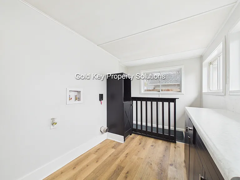 2420 Jackson St — Photo 10