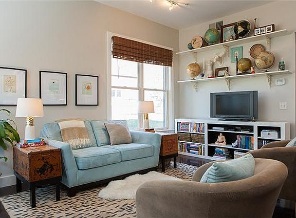 Spacious Living Room 