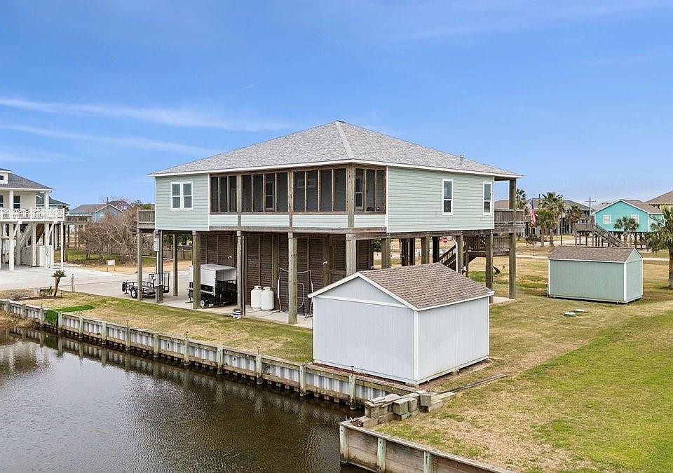1st image of 945 Gulfview Dr