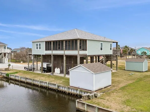 945 Gulfview Dr, Crystal Beach, TX 77650