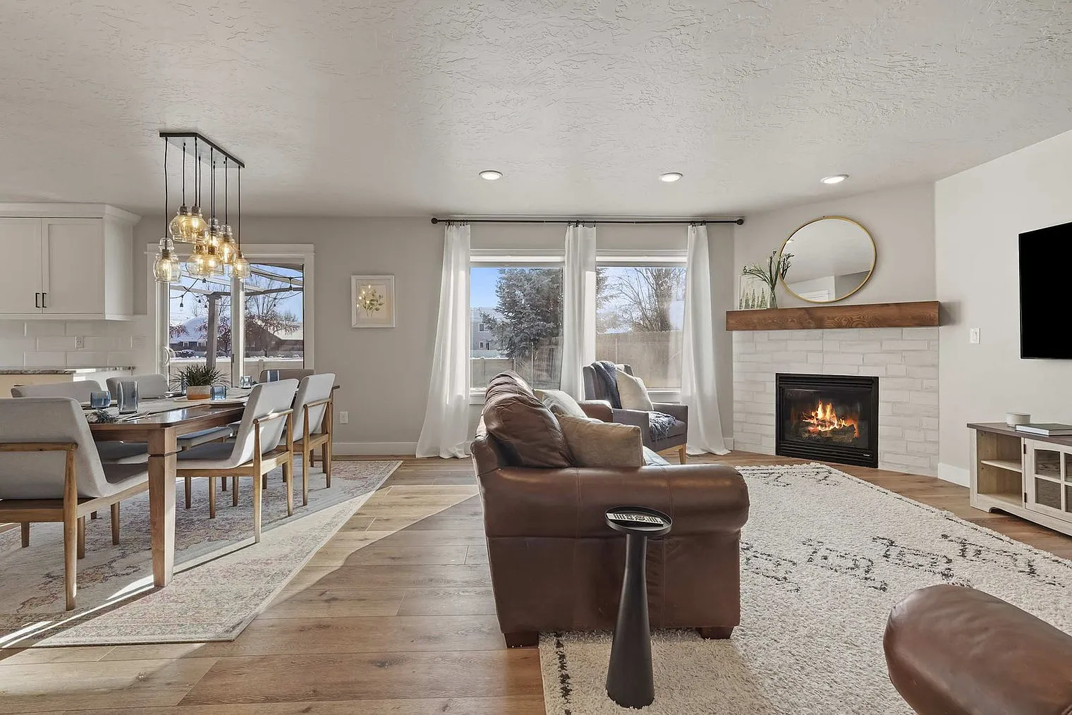 5 bed, 2.0 bath, 3196 sqft, $7,535 — Photo 2