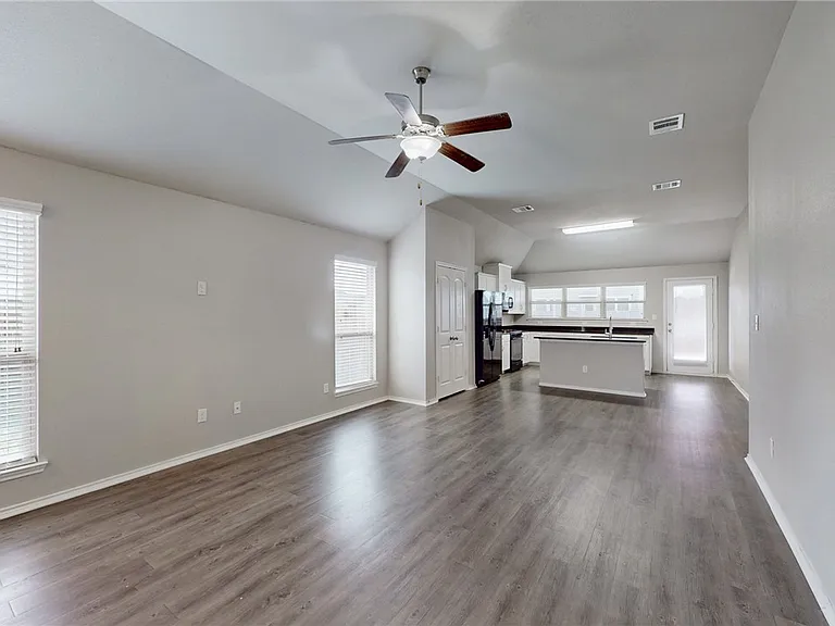 815 Heritage Dr — Photo 7