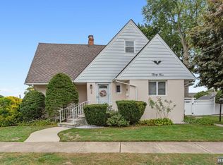 34 Central Ave, Saddle Brook, NJ 07663