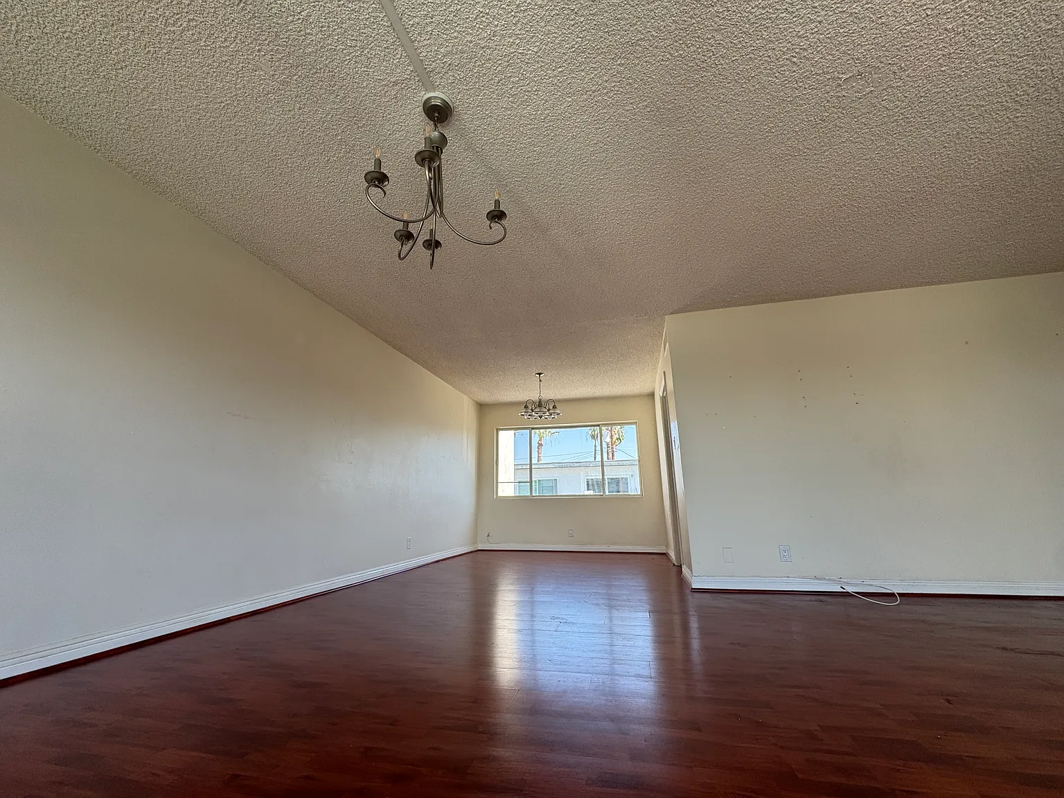 3 bed, 3000 sqft, $3,500 — Photo 3
