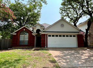 6105 Paradise Dr, Arlington, TX 76001