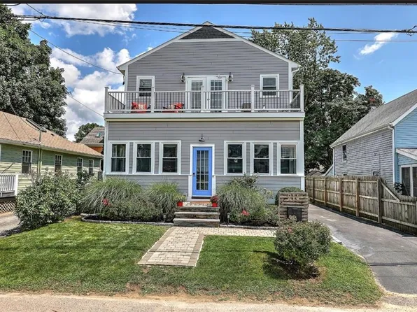 214 Narragansett Ave, Barrington, RI 02806