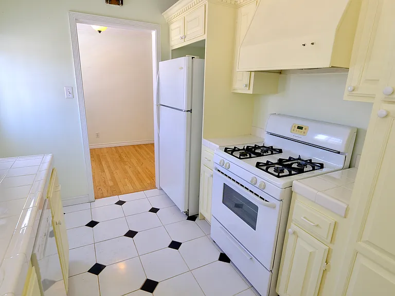 1701 S Stearns Dr — Photo 6