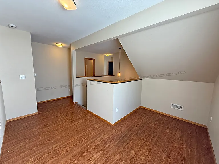 2759 Grand Cir — Photo 8