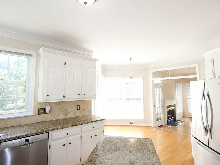 6004 Manor Park Ter — Photo 15
