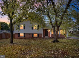 203 N Fir Ct, Sterling, VA 20164