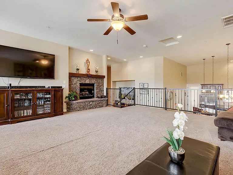 457 E Woodland Dr — Photo 7