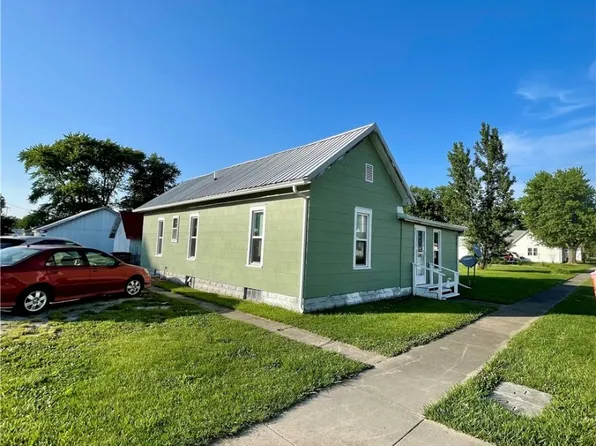 121 W Oak Ave, Montrose, IL 62445