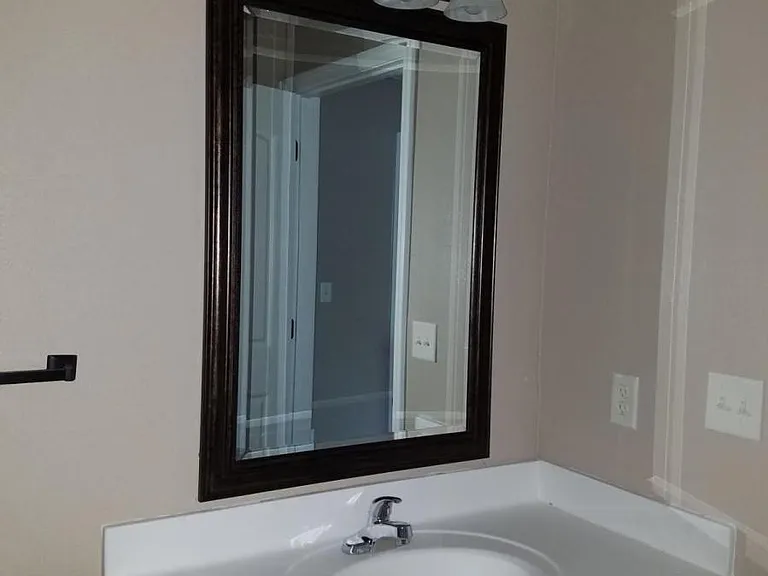 957 SW Eagle Ct #957 — Photo 2