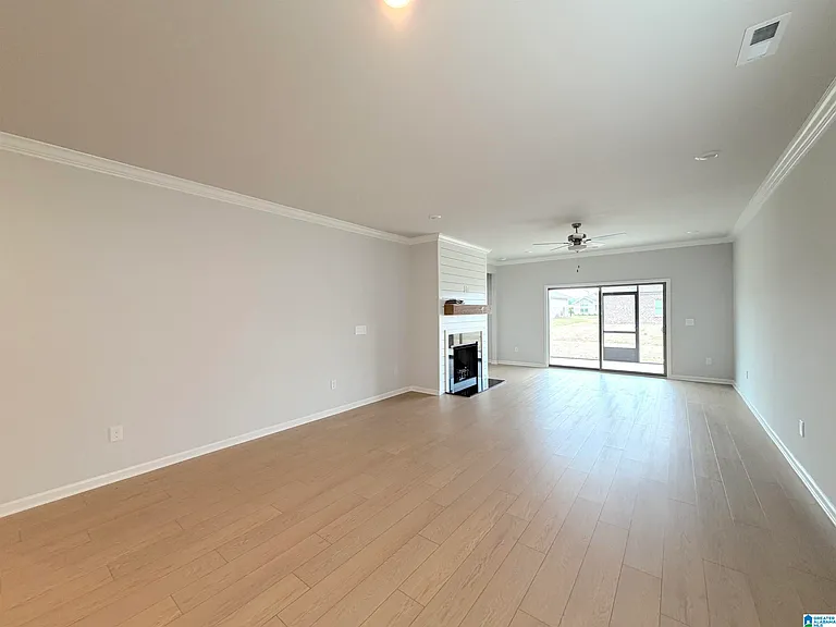 204 Stockyard Cir — Photo 6