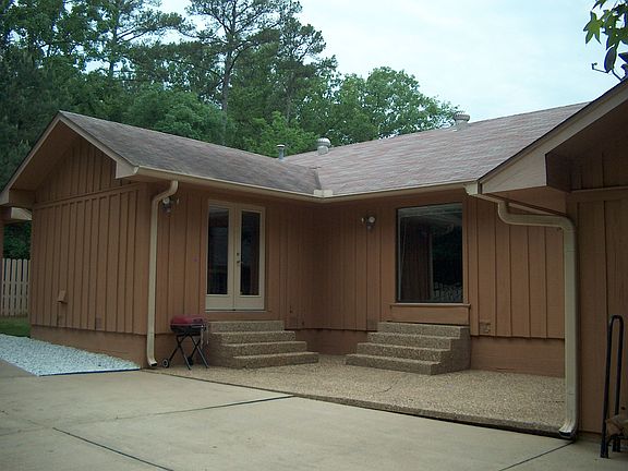 rear of house with patio area