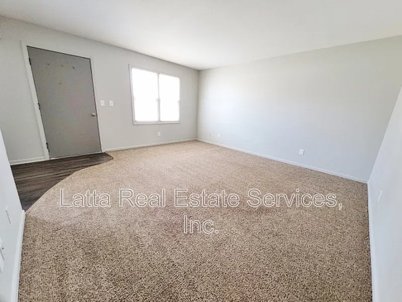 2 bed, 1.0 bath, 800 sqft, $725 — Photo 3