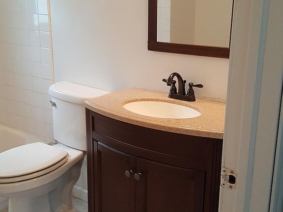 3rd image of 5628 Glenview Dr