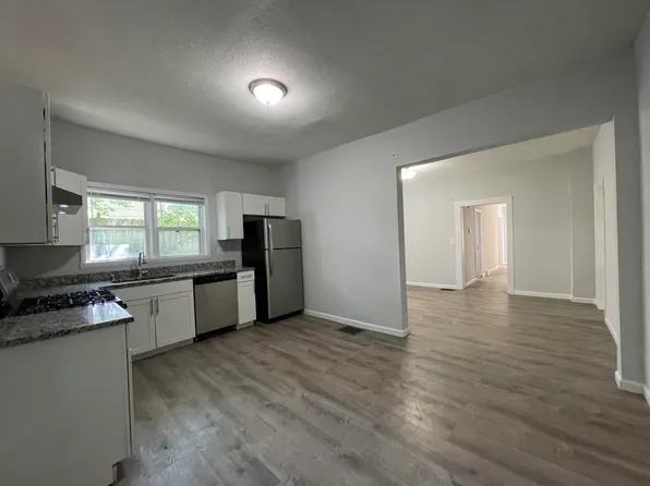 931 S Hocker Ave, Independence, MO 64050