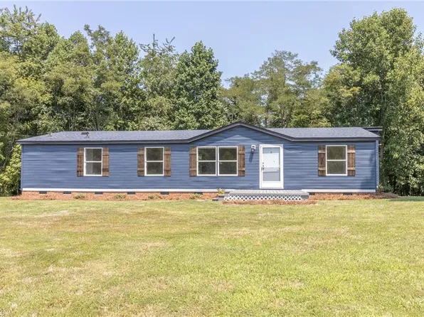 1035 Sunny Ridge Rd, Walnut Cove, NC 27052