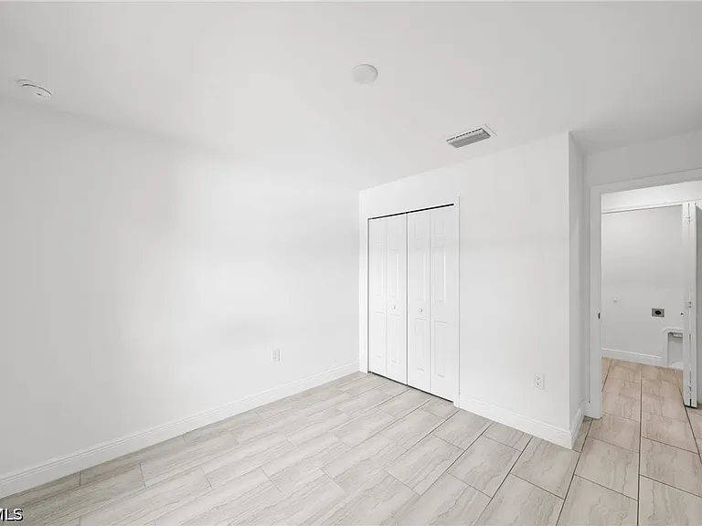 318 SW 7th Ter — Photo 12