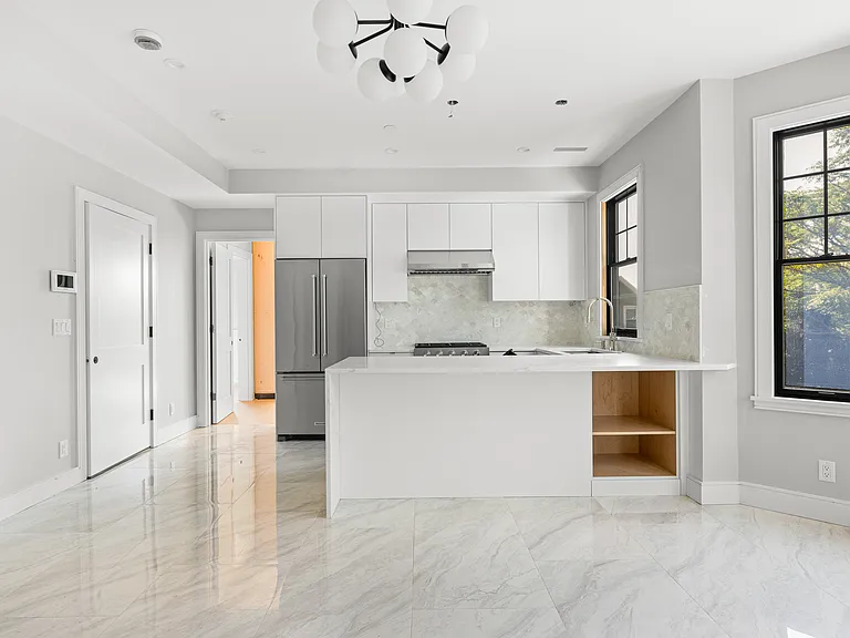 34 Pinckney St #1 — Photo 5