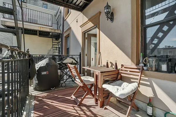 Rented by Twyford Real Estate | media 17