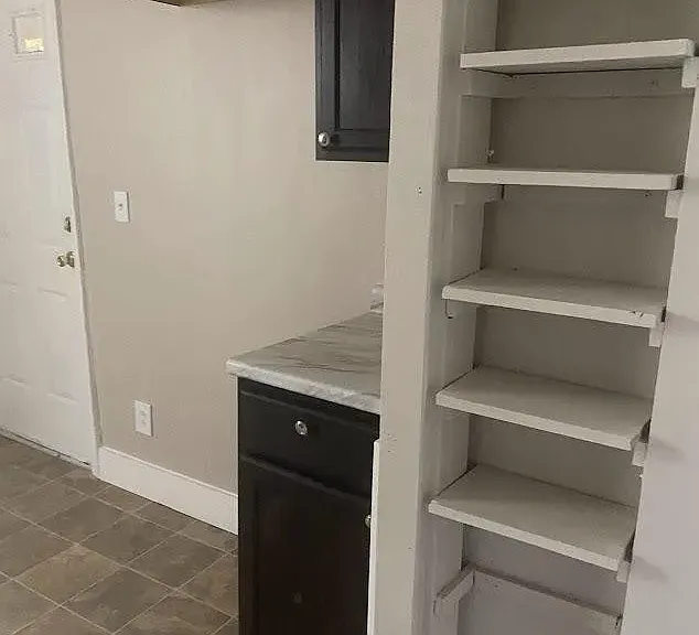 4570 Hamilton Ave — Photo 11