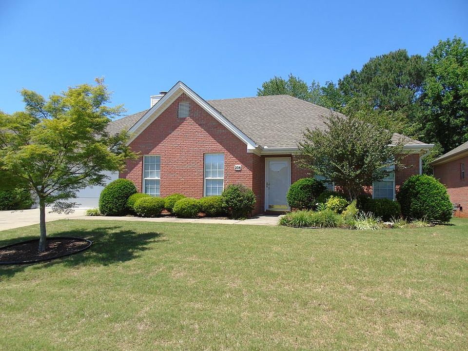 1st image of 206 Woodbury Ct