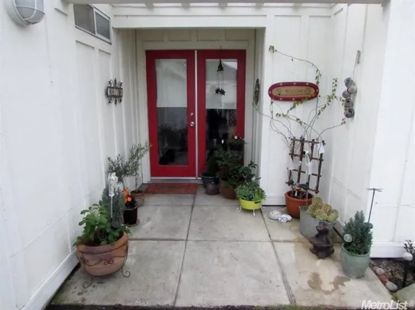 1135 Magnolia St, Oakdale, CA 95361