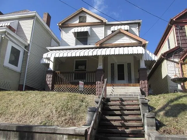 127 Thompson Ave photo 1