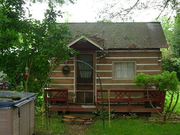 One of three 1 bdrm cabins