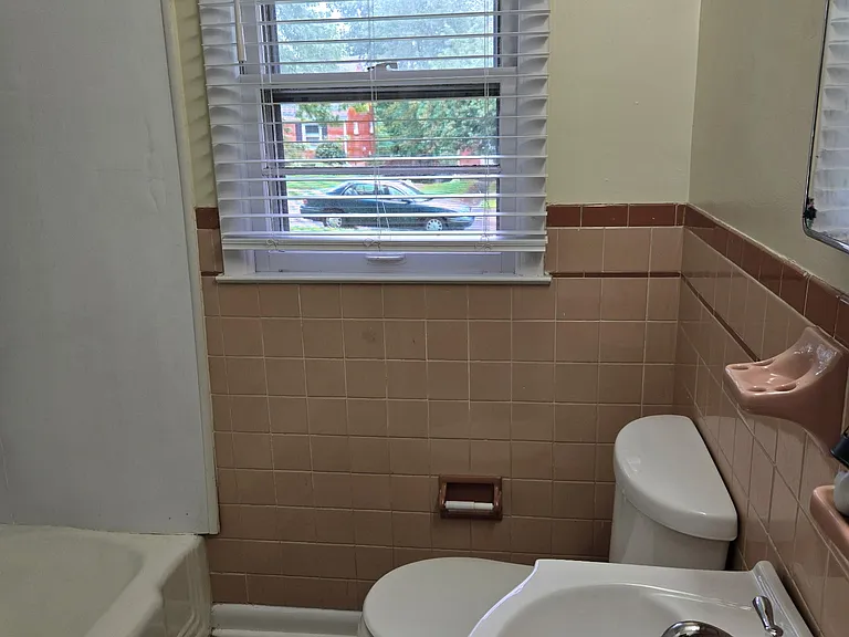 Full bath on 1st level