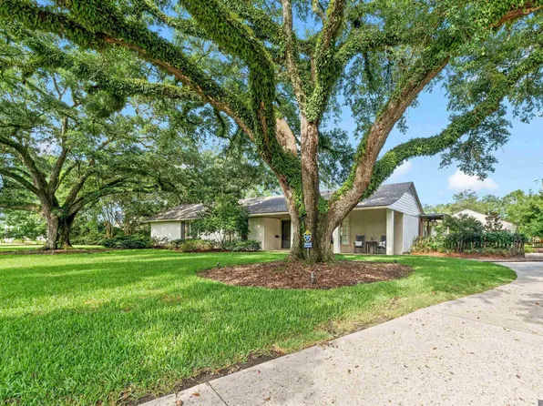 3044 McConnell Dr, Baton Rouge, LA 70809