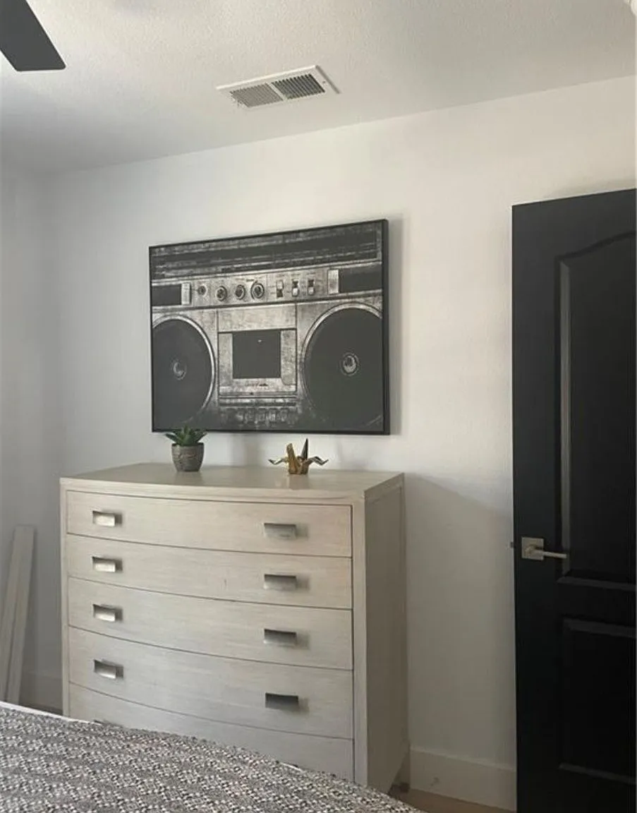 3 bed, 1930 sqft, $1,200 — Photo 3