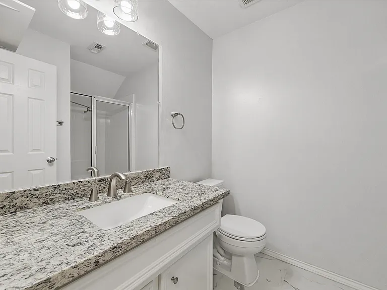1421 W 26th St #F — Photo 15