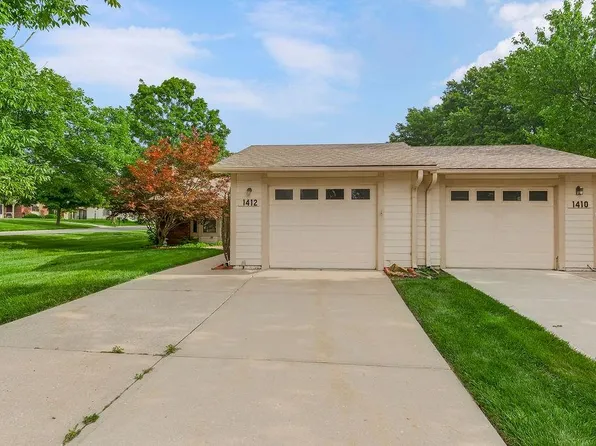 1412 W Stone Blvd, Lees Summit, MO 64083