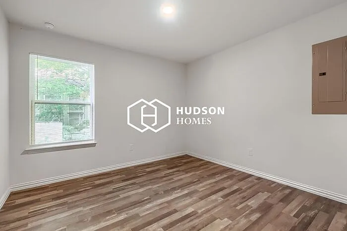 1609 Polk St — Photo 9