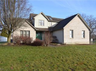 585 Creekside Dr, Hubbard, OH 44425